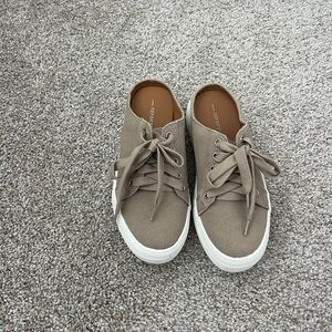 Report Rina Beige sneaker mule, size 5, Canvas upeer, lace up, slip on style.
